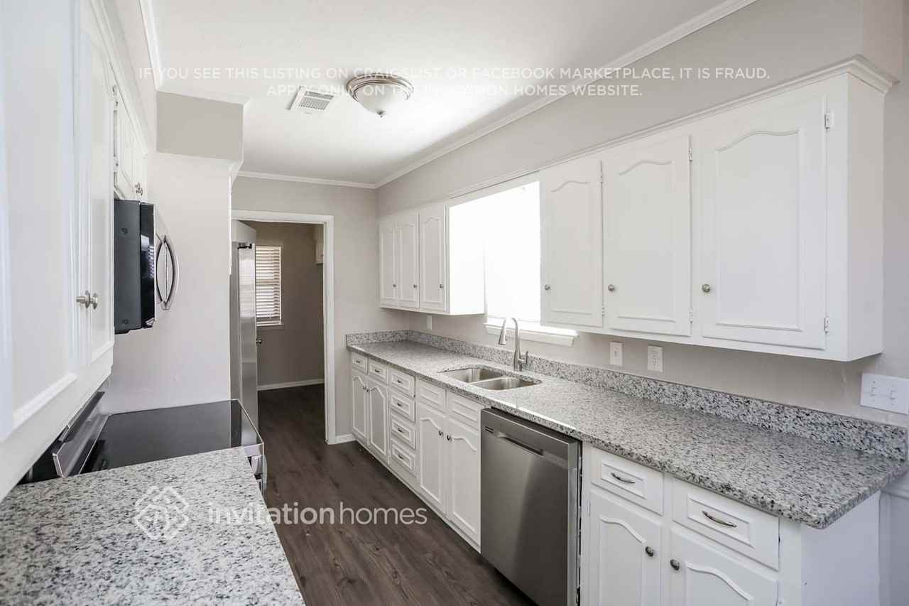 4857 Shands Dr - Photo 4 of 16