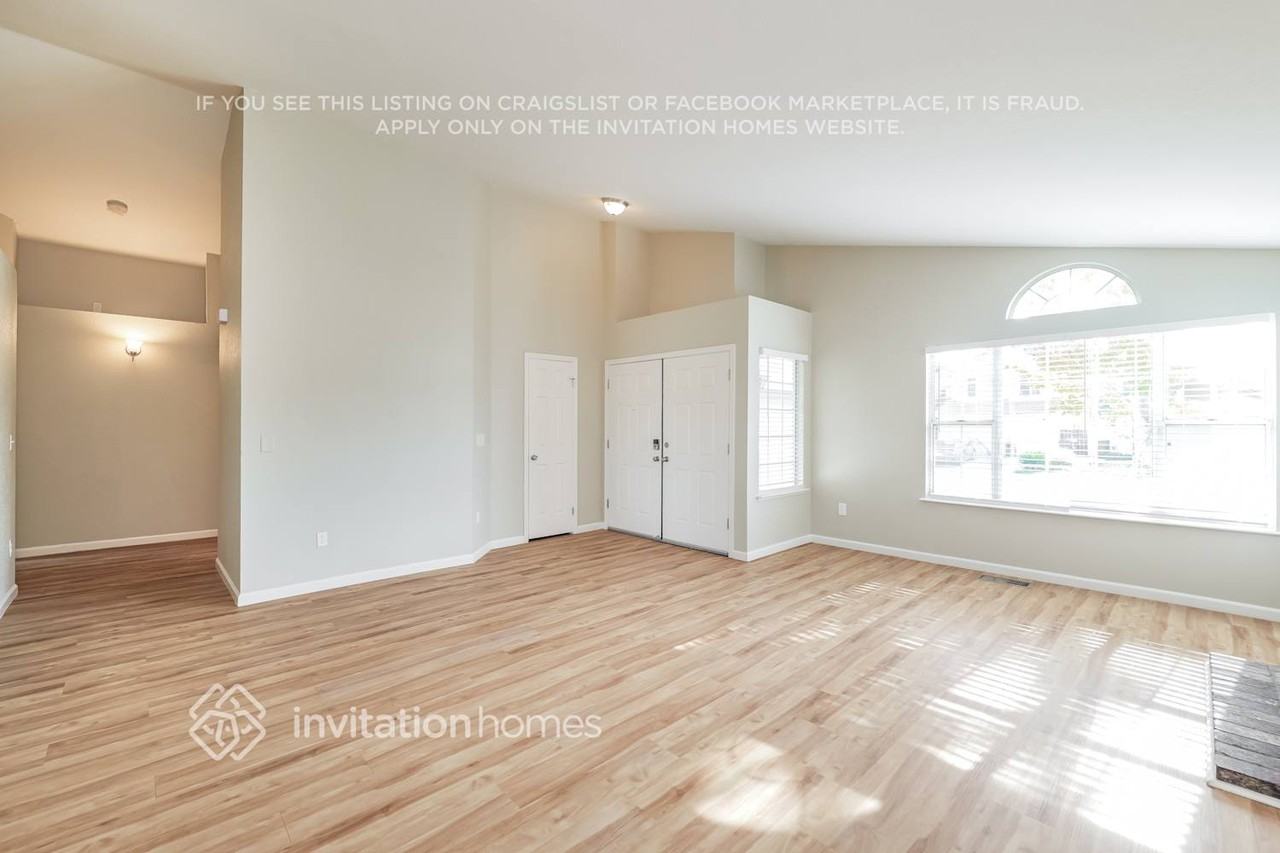 5085 Wagon Wheel Way - Photo 3 of 17