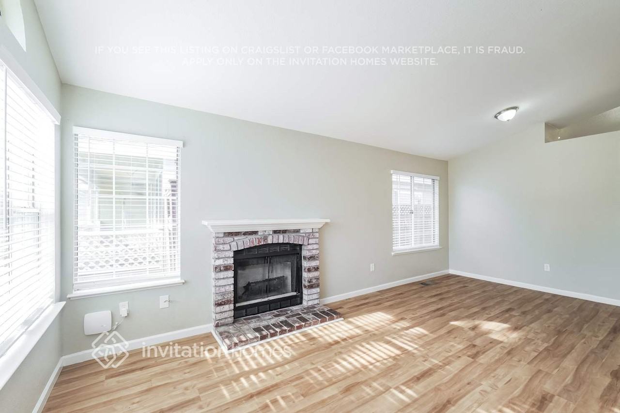 5085 Wagon Wheel Way - Photo 4 of 17