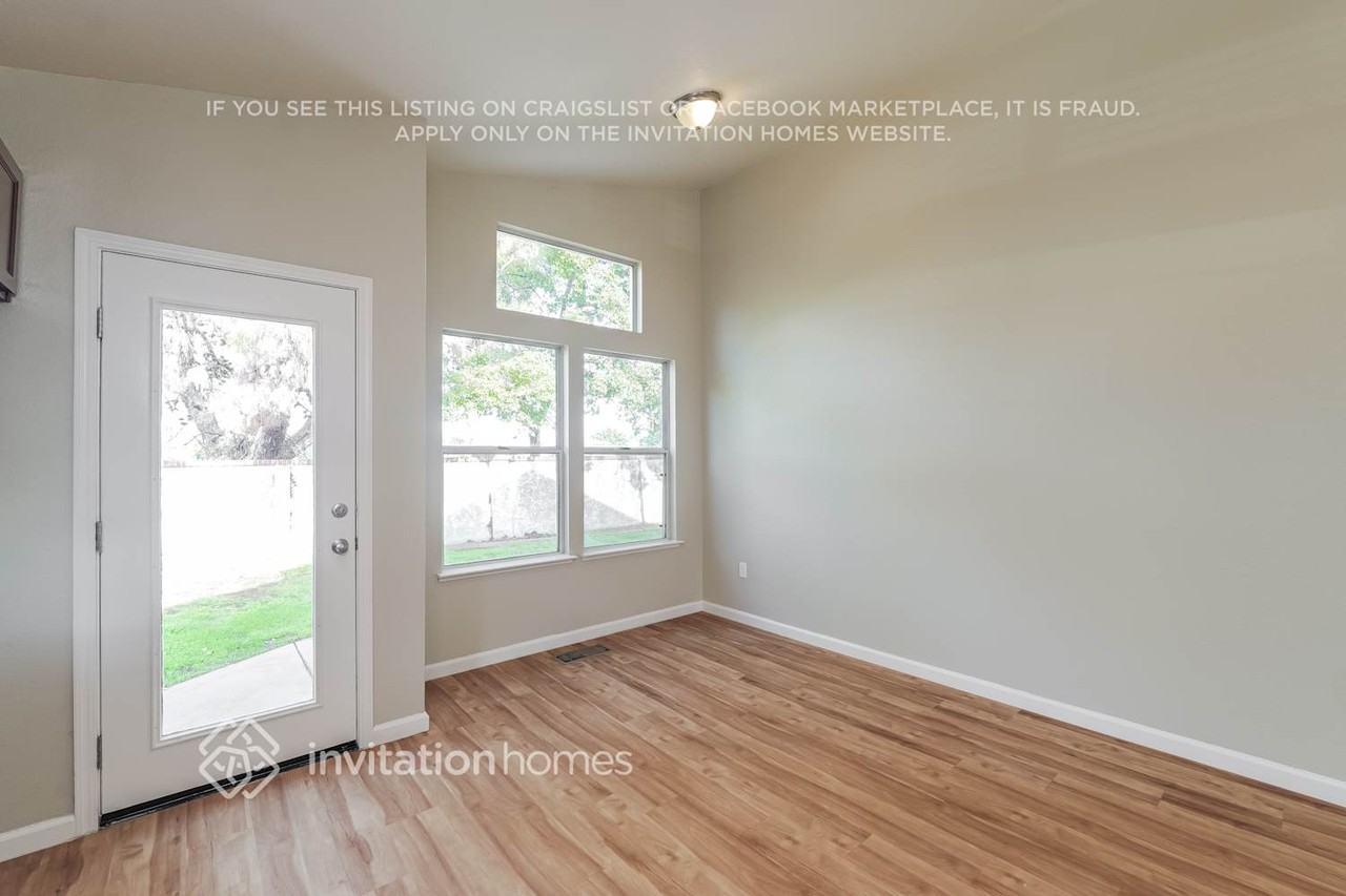 5085 Wagon Wheel Way - Photo 5 of 17