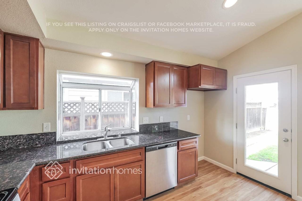 5085 Wagon Wheel Way - Photo 7 of 17