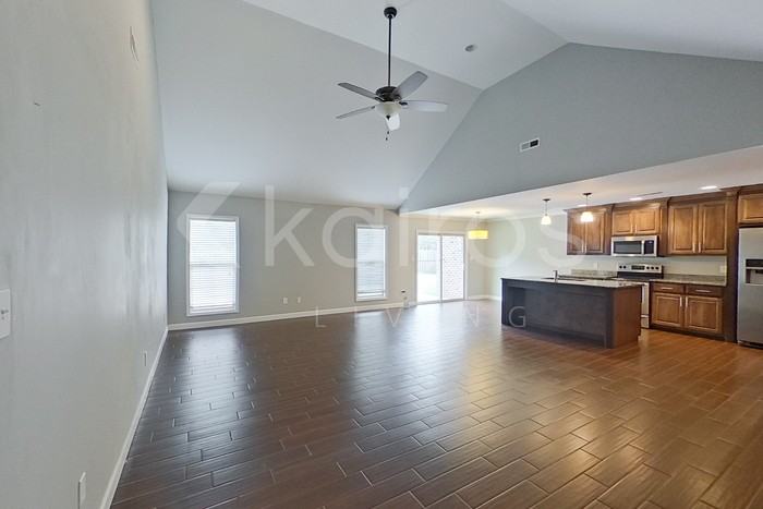 901 Division St - Photo 2 of 21