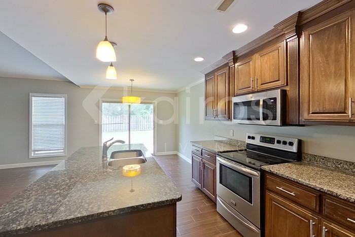 901 Division St - Photo 6 of 21