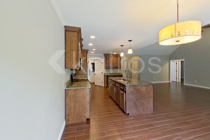 901 Division St - Photo 7 of 21