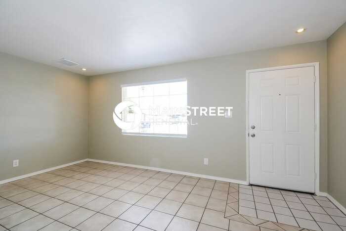 4501 E 24th St - Photo 4 of 15