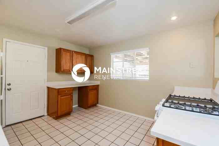 4501 E 24th St - Photo 5 of 15