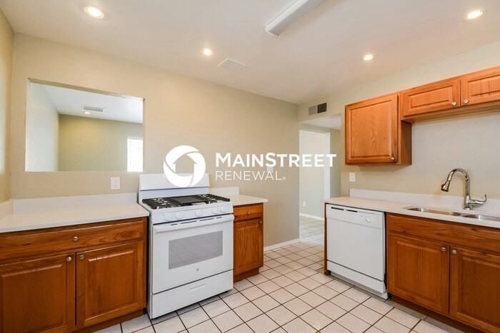 4501 E 24th St - Photo 6 of 15