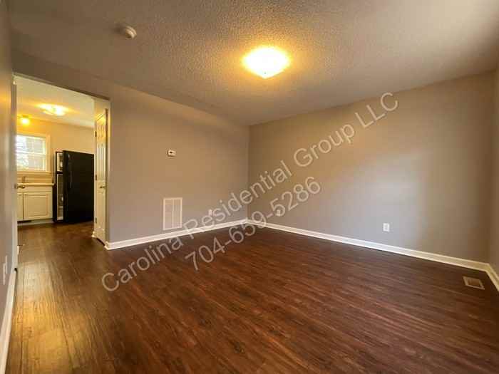 206 W 15th St #2 - Photo 4 of 14