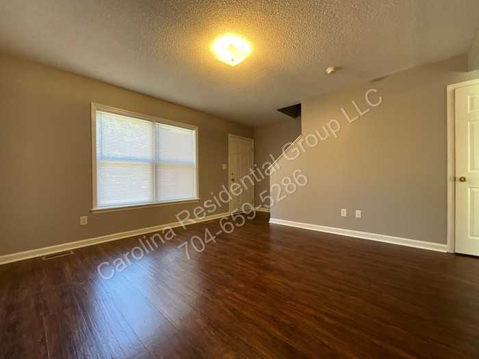 206 W 15th St #2 - Photo 5 of 14