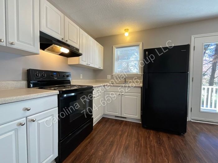 206 W 15th St #2 - Photo 7 of 14