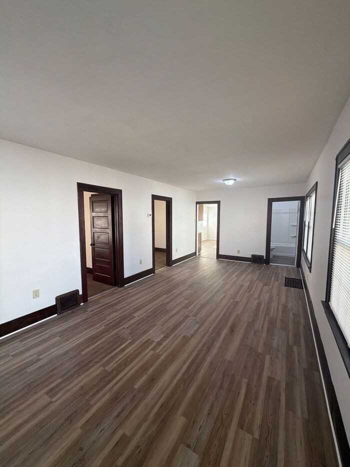 780 Northfield Rd - Photo 4 of 14