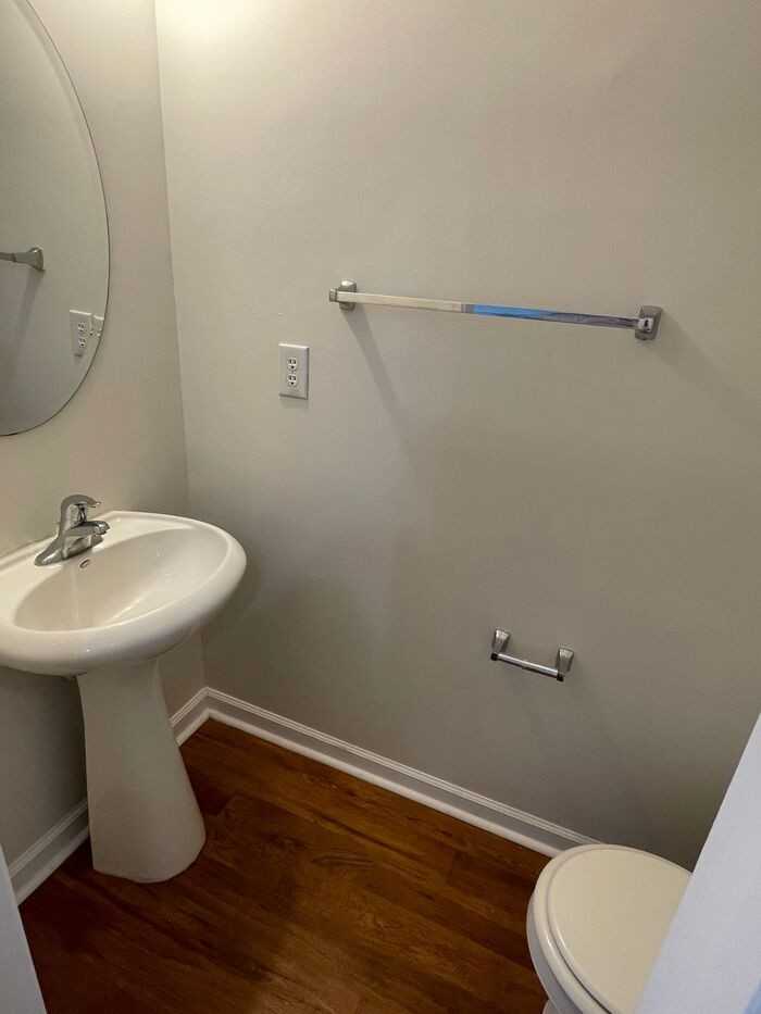 402 E 16th St - Photo 5 of 17