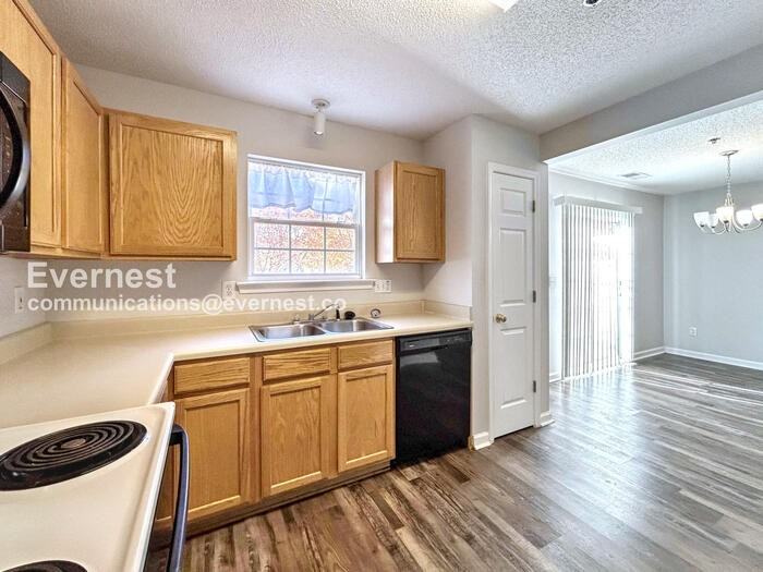 204 Cottonwood Creek Circle - Photo 4 of 20