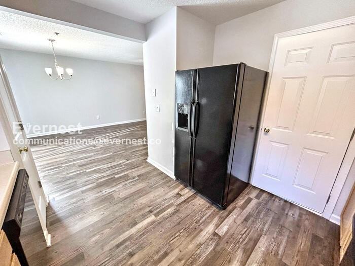 204 Cottonwood Creek Circle - Photo 5 of 20