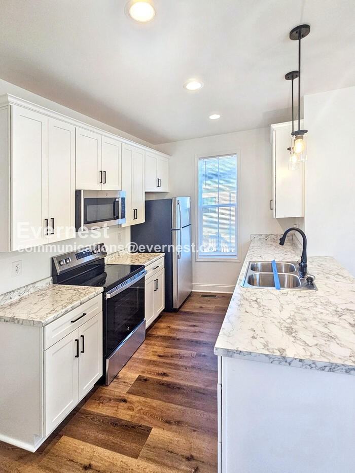 112 21st Ave W - Photo 3 of 15