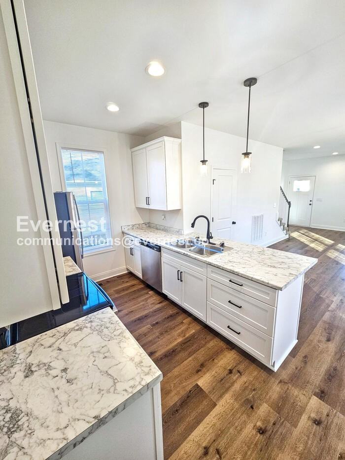 112 21st Ave W - Photo 4 of 15