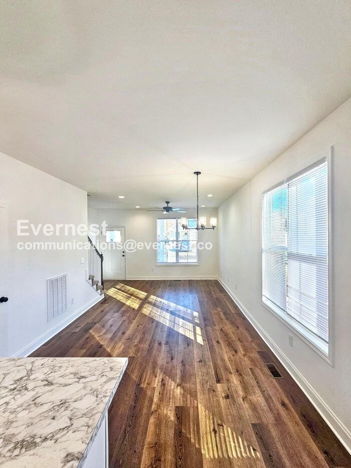 112 21st Ave W - Photo 5 of 15