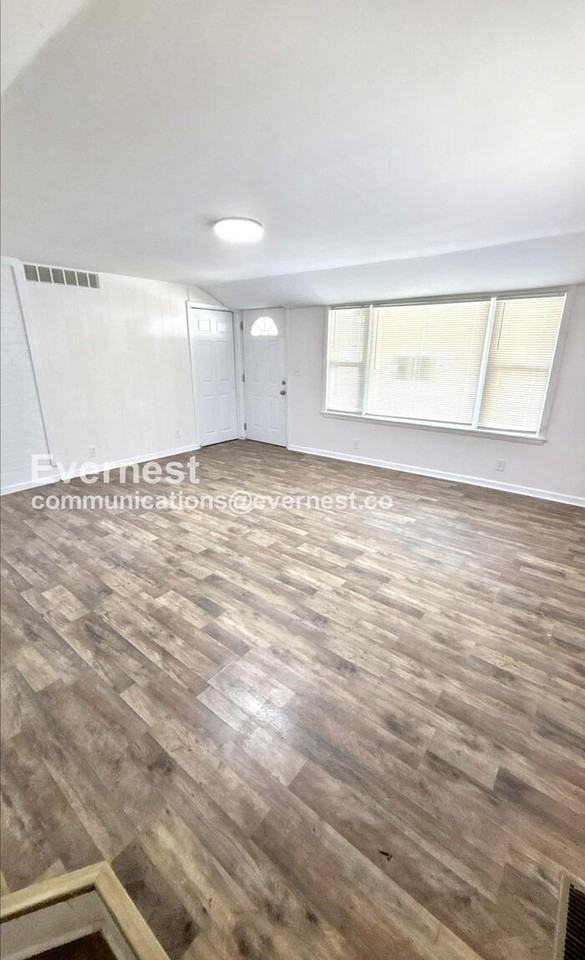 260 Sadonia Ave - Photo 4 of 19
