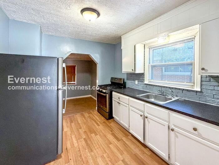 18251 Brady Avenue - Photo 2 of 20