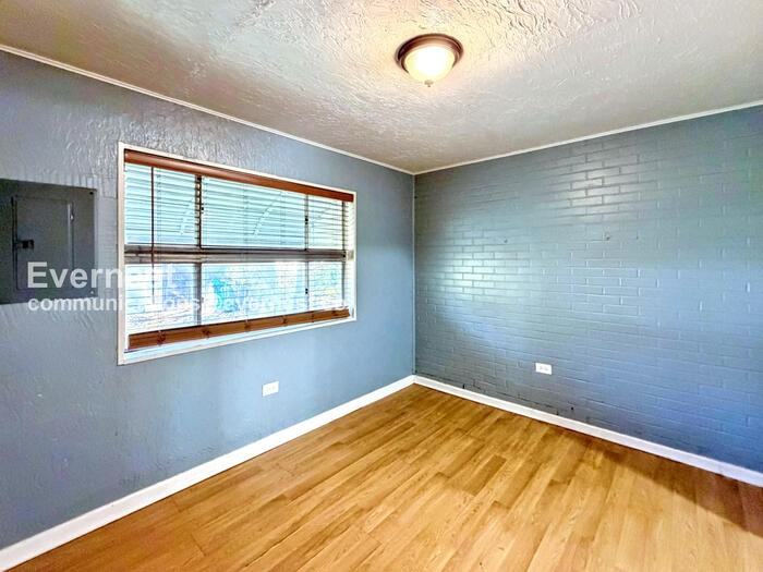 18251 Brady Avenue - Photo 6 of 20