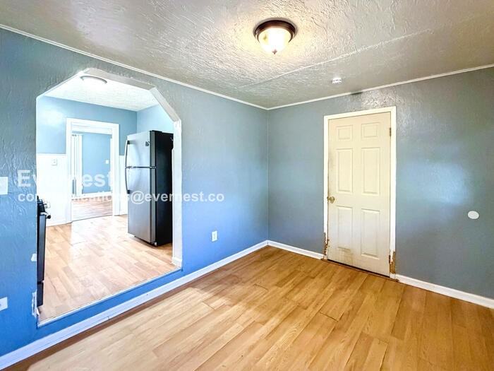 18251 Brady Avenue - Photo 7 of 20