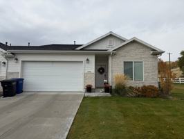 featured image of 695 E Vista Loop #6