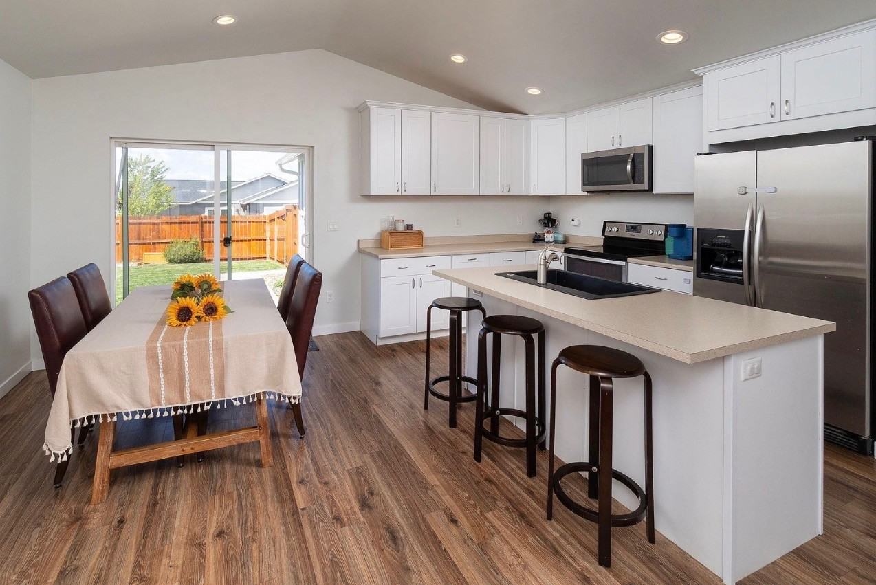 541 Sunrise Cir #NA - Photo 2 of 6