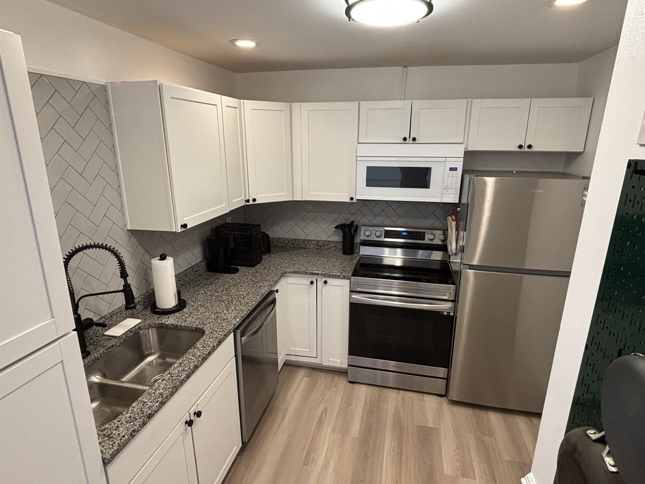 4708 Leadenhall Dr - Photo 7 of 20