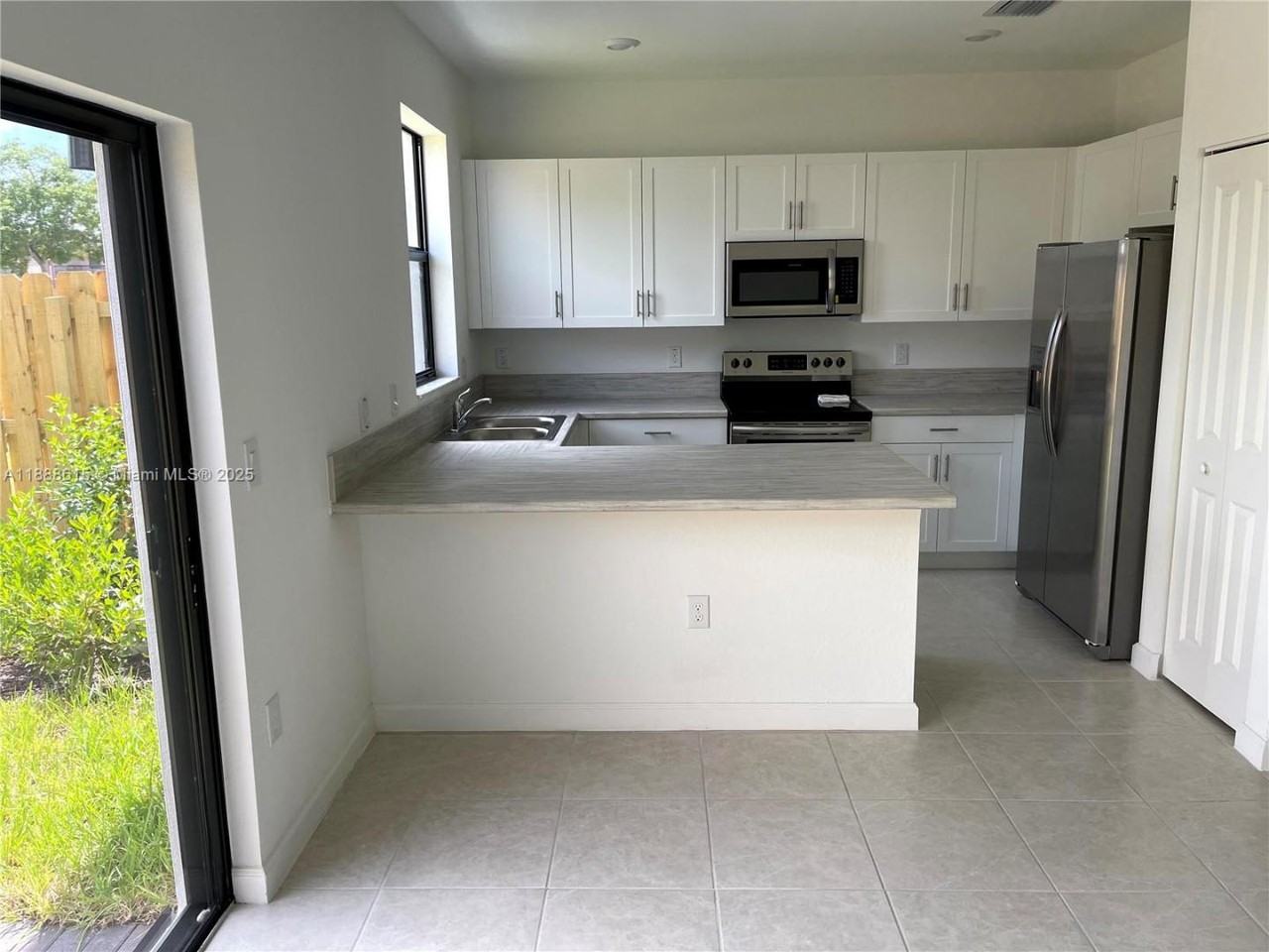 20679 Ne 7th Pl - Photo 3 of 17
