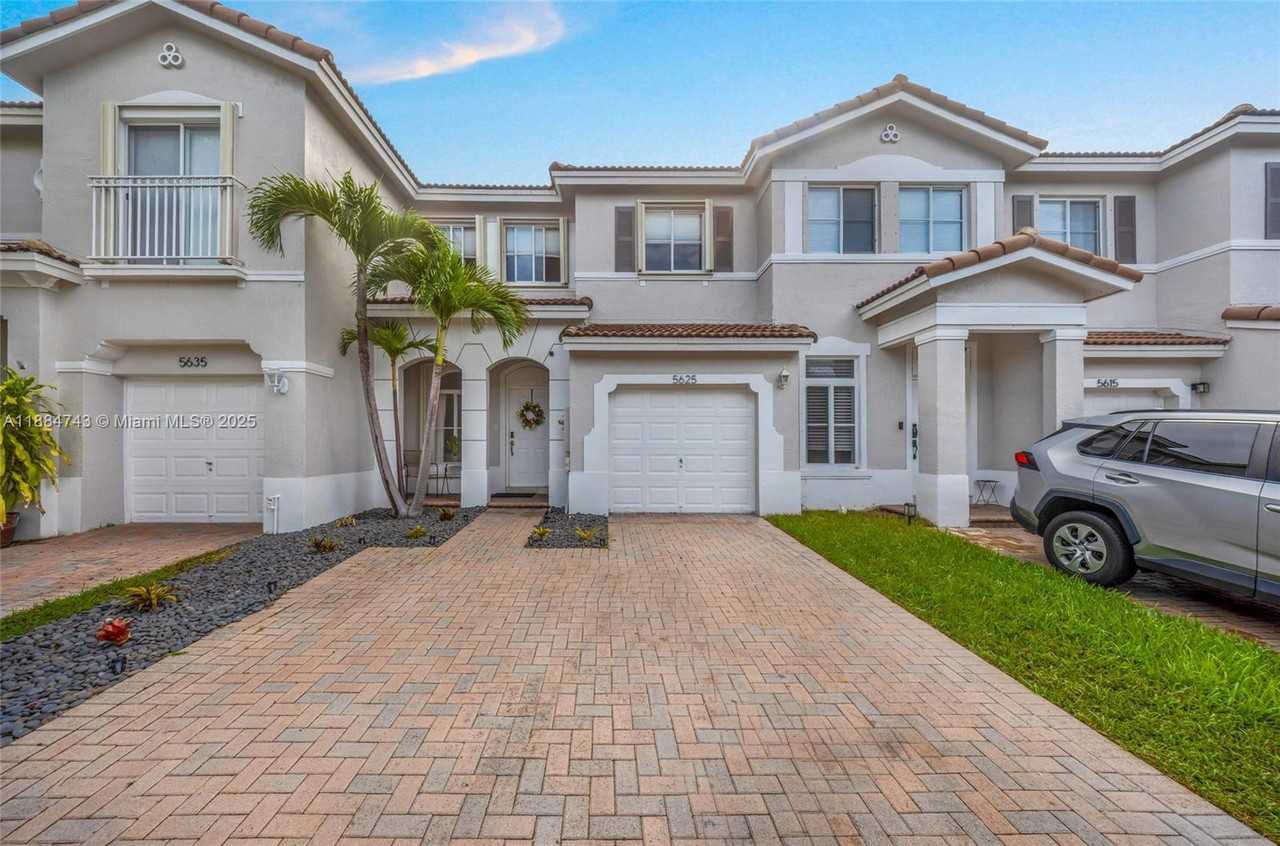 5625 Nw 112th Path - Photo 3 of 20