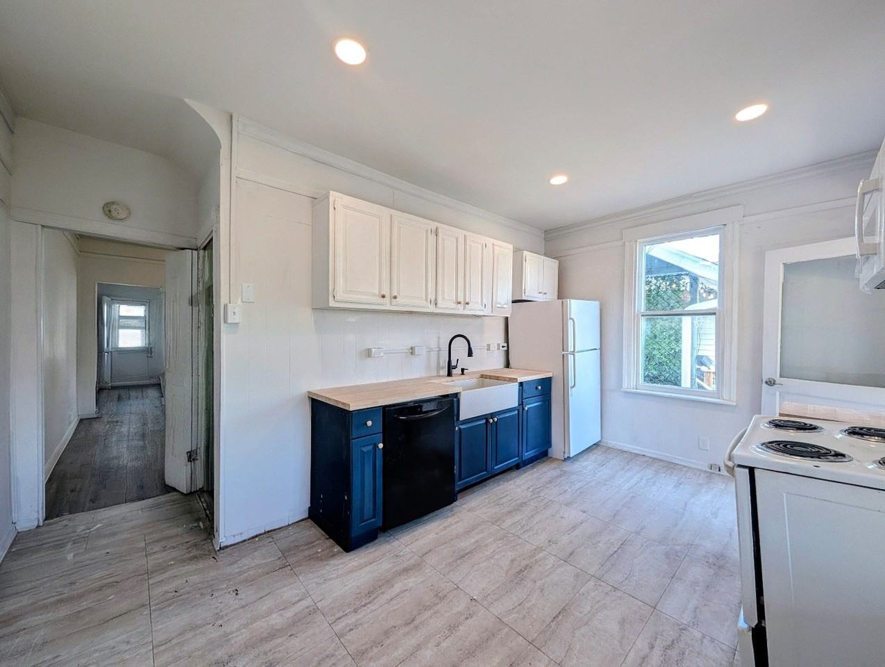 416 Guilford Ave - Photo 4 of 20