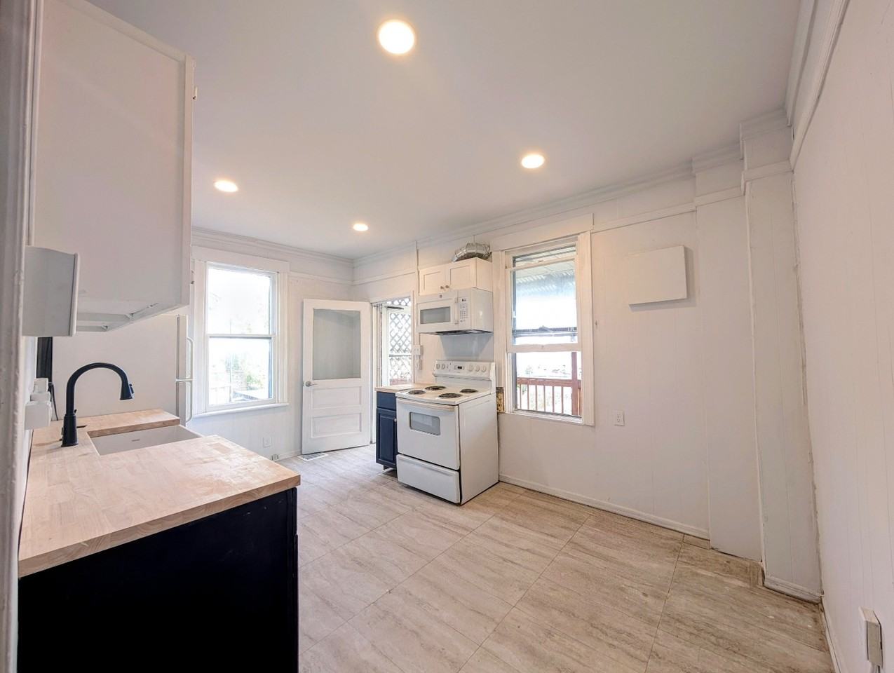 416 Guilford Ave - Photo 5 of 20