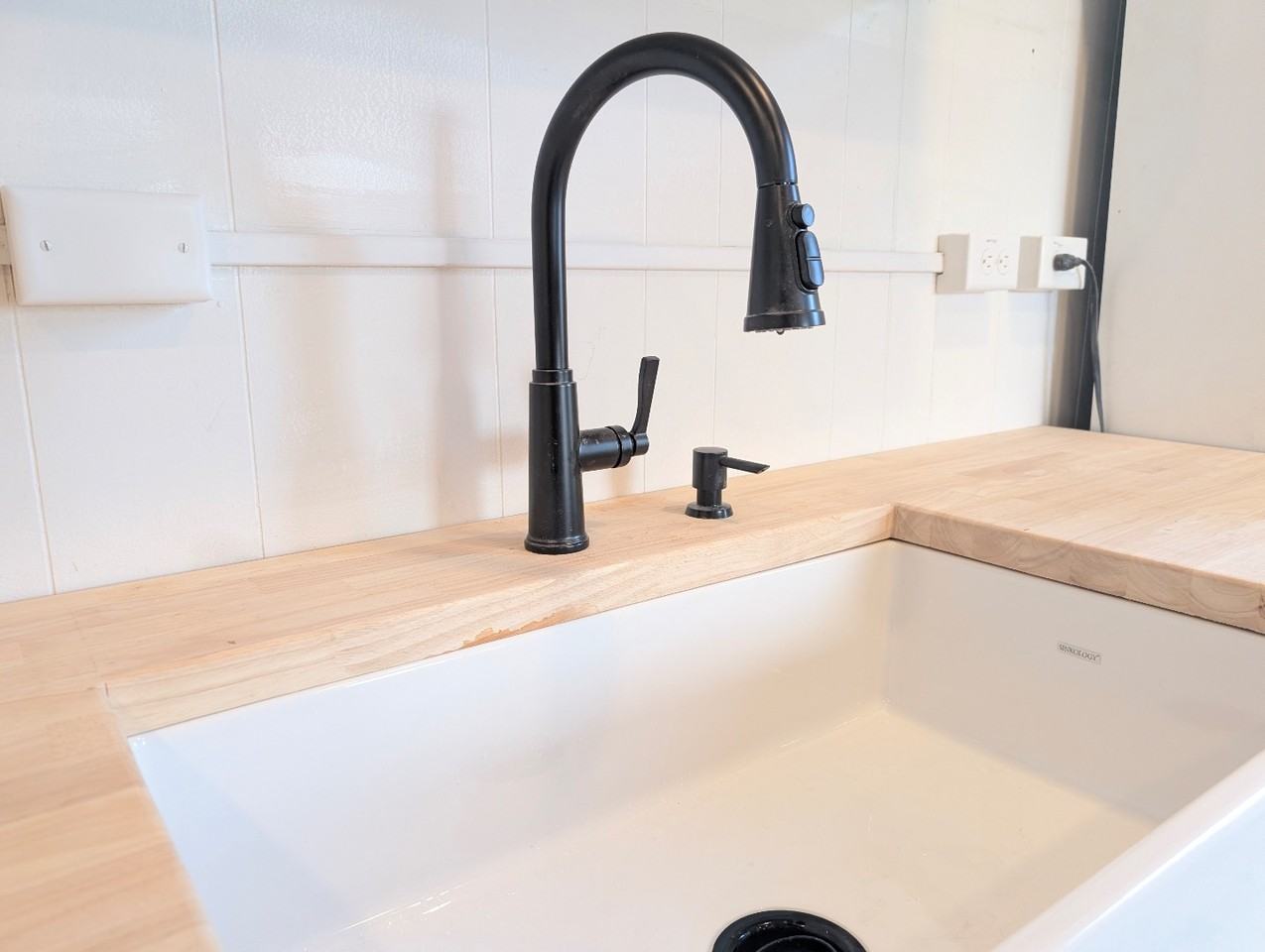 416 Guilford Ave - Photo 6 of 20