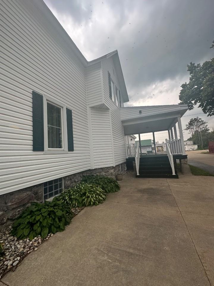 207 S Main St - Photo 3 of 13