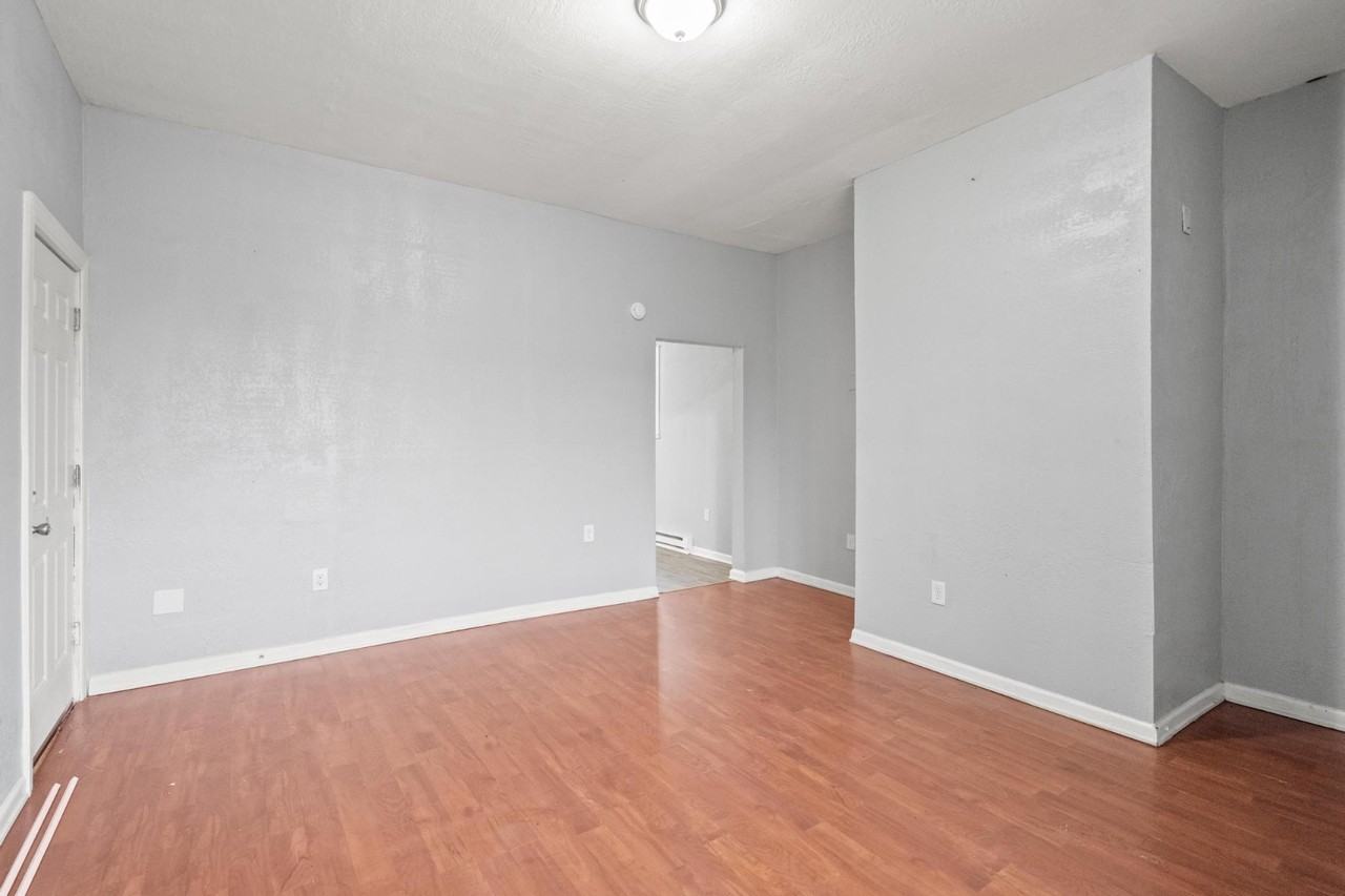 4432 Decoursey Ave - Photo 3 of 10