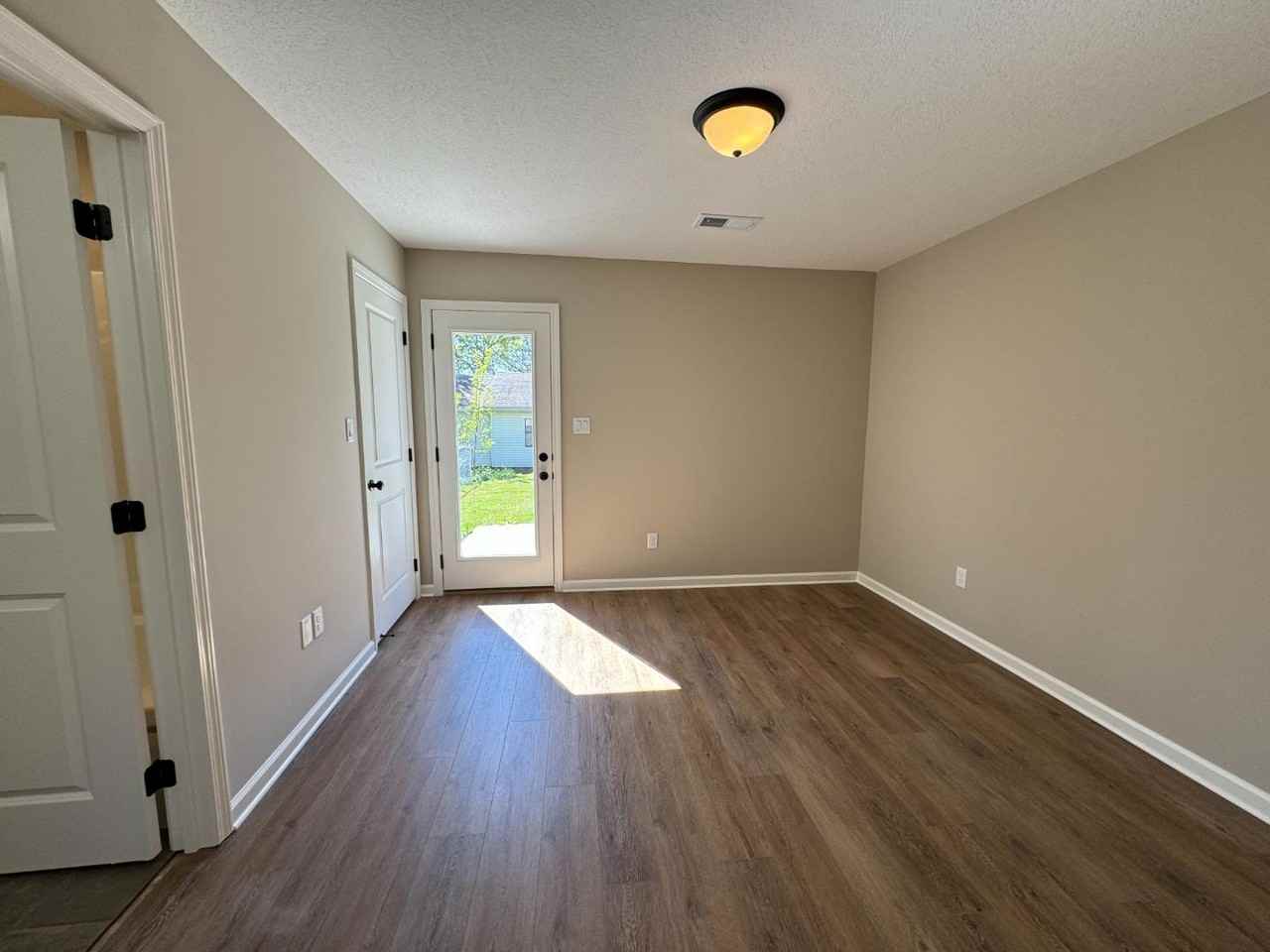 147 Whitley Ave - Photo 4 of 10