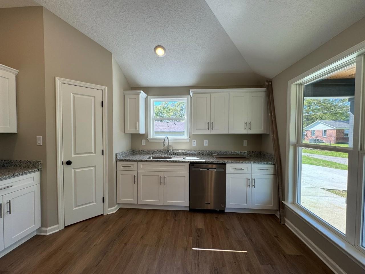 2508 Vine St - Photo 5 of 10