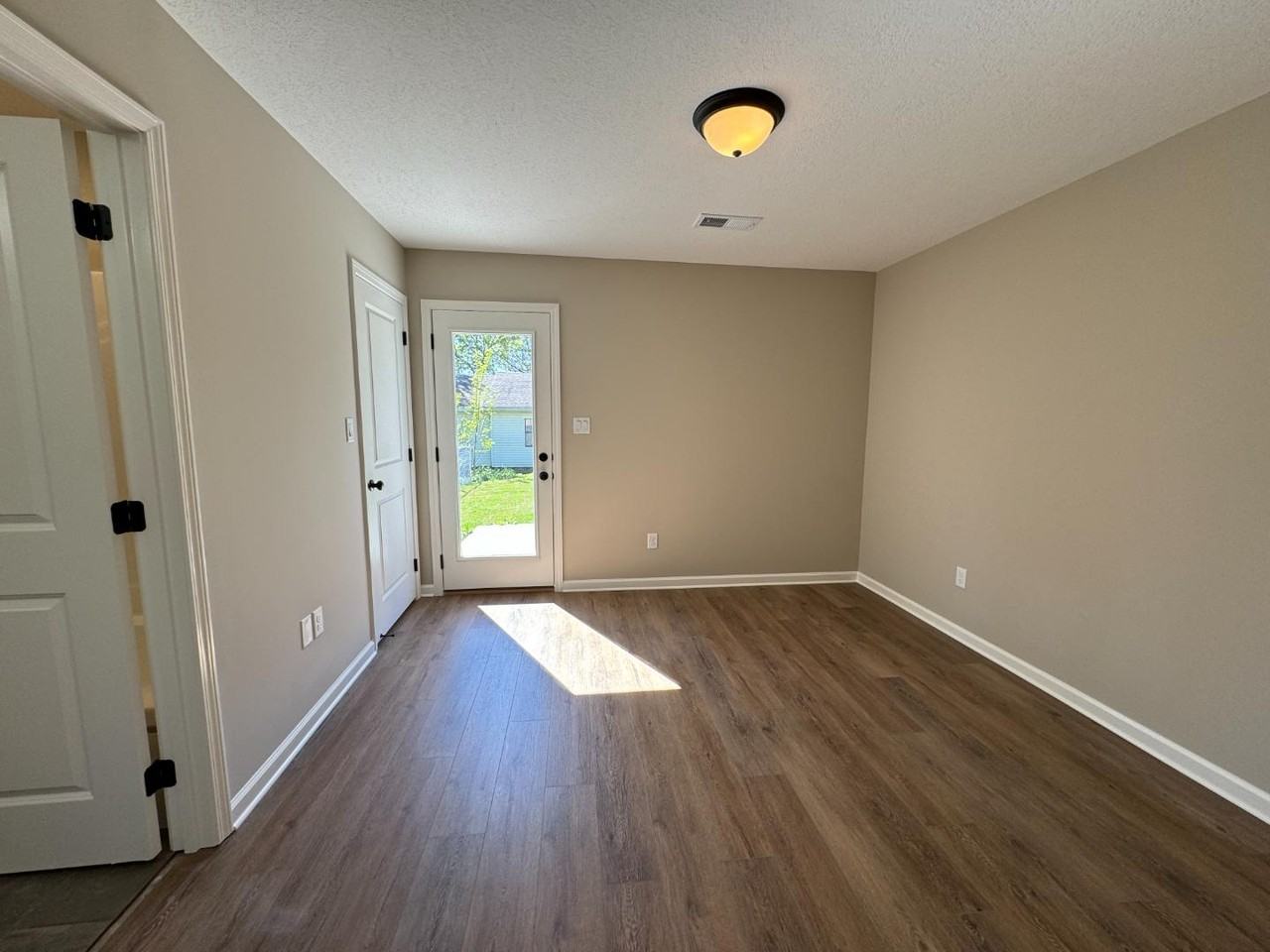 2508 Vine St - Photo 7 of 10