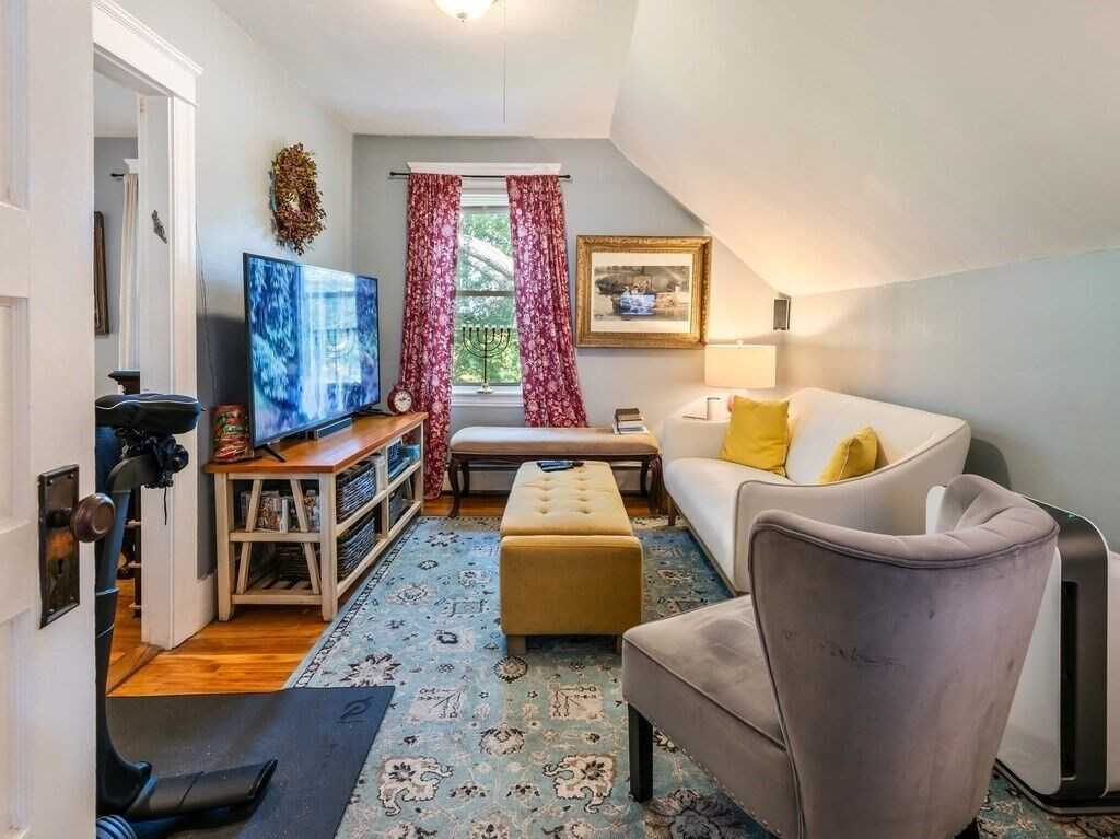 42 Upton St #3 - Photo 5 of 9