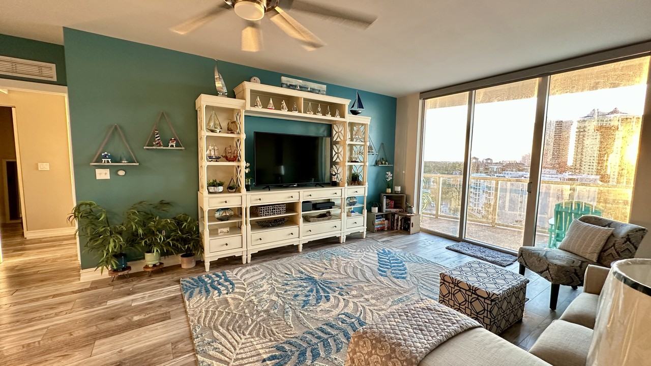 3000 Oasis Grand Boulevard #902 - Photo 4 of 15