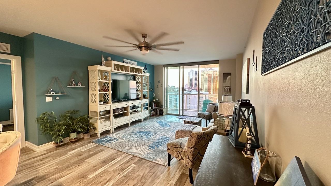 3000 Oasis Grand Boulevard #902 - Photo 5 of 15