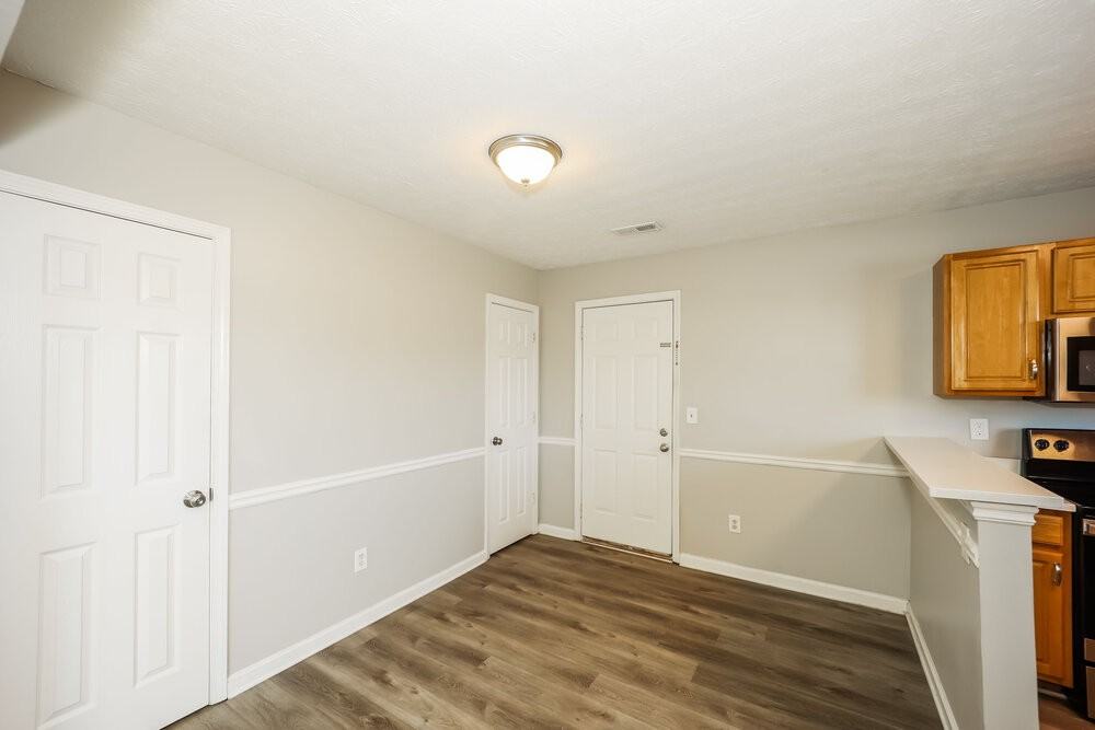 220 Willow Springs Dr - Photo 7 of 16