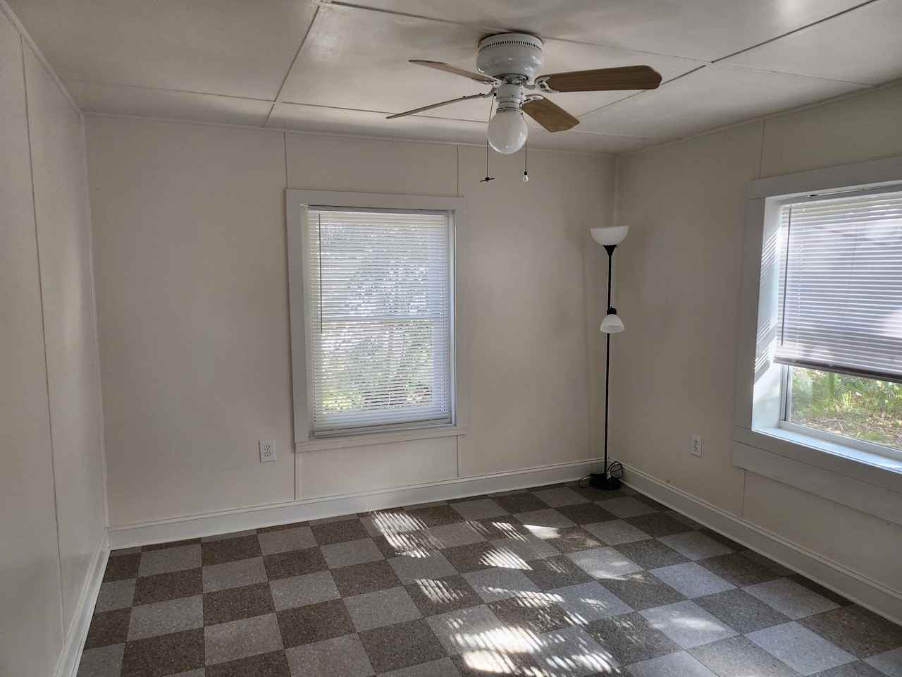 431 1/2 New York Ave #1 - Photo 2 of 6