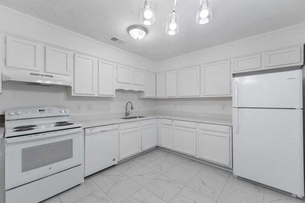 3348 Colonial Oaks Dr #8D - Photo 4 of 23