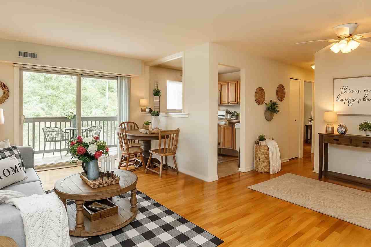 Hunter Hill - Photo 2 of 18