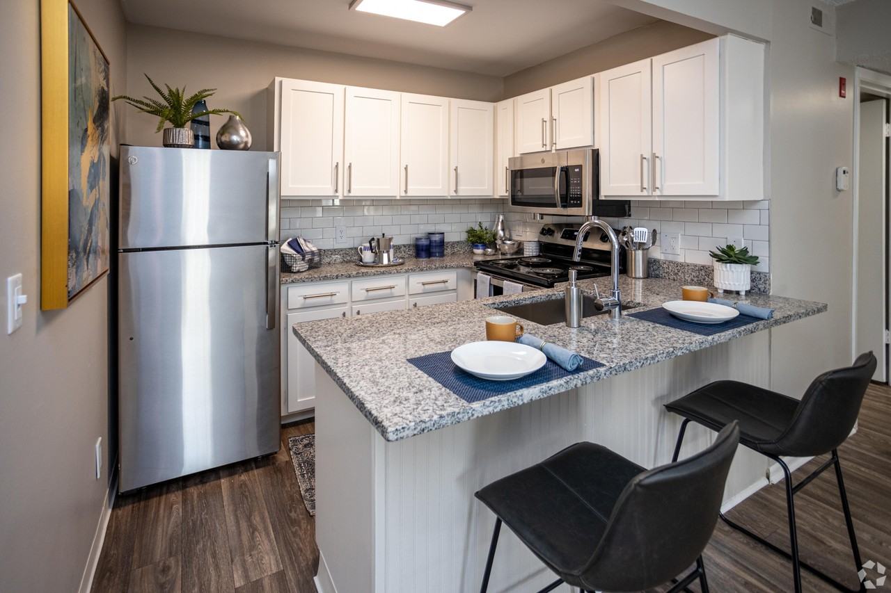 Alden - Photo 2 of 31