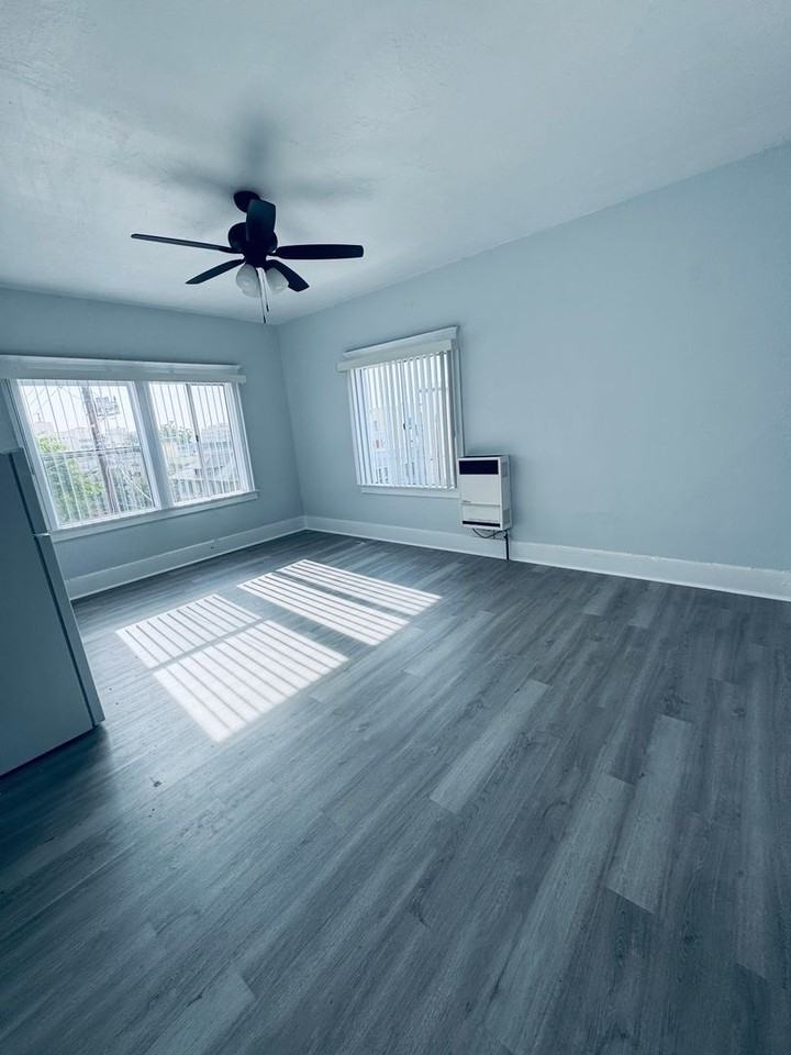 1350 4th - Photo 3 of 16