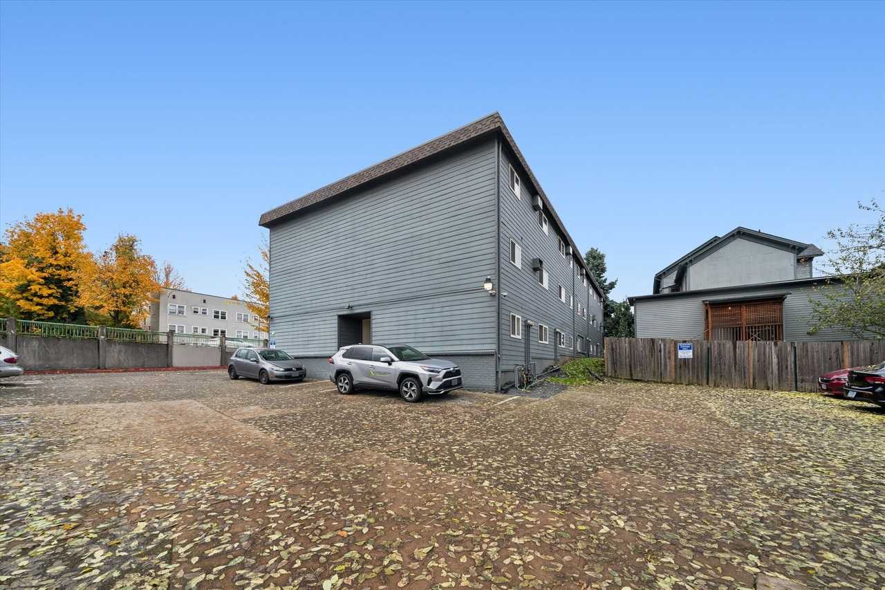 Watergate Apartments - Photo 2 of 12