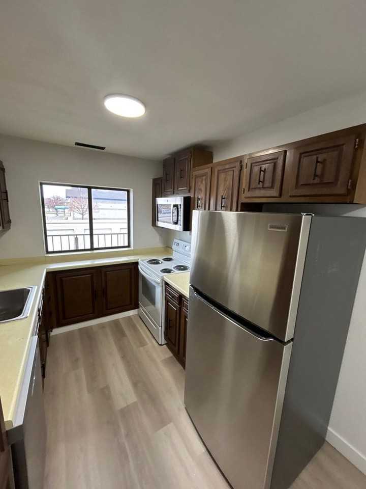 215 E Arbor (Bismarck,ND) - Photo 5 of 50