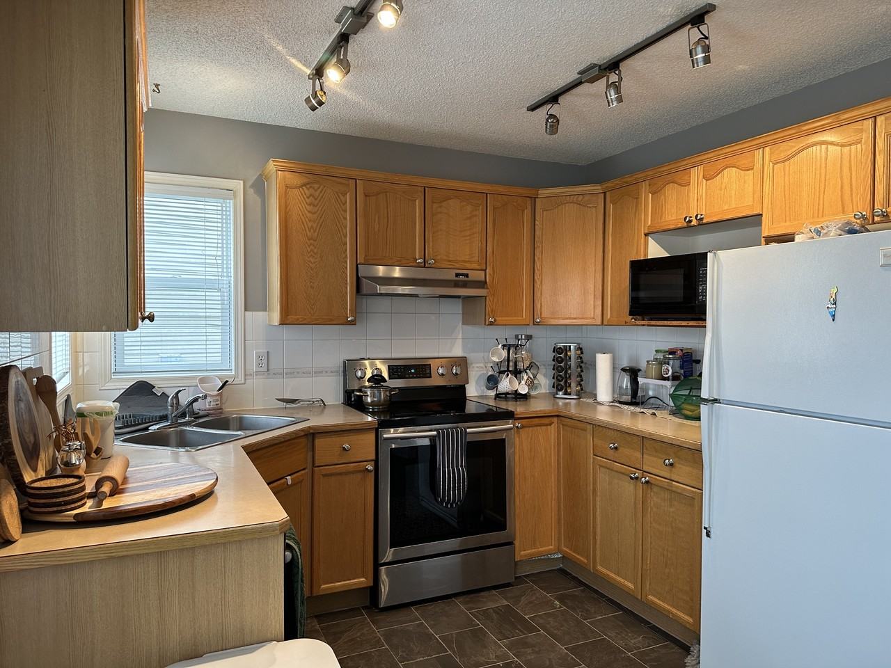 16 Covington Court NE - Photo 2 of 9